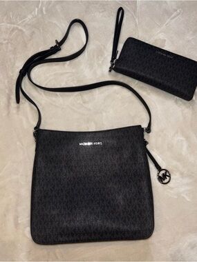 Michael Kors Black Signature Crossbody and Wristlet Set